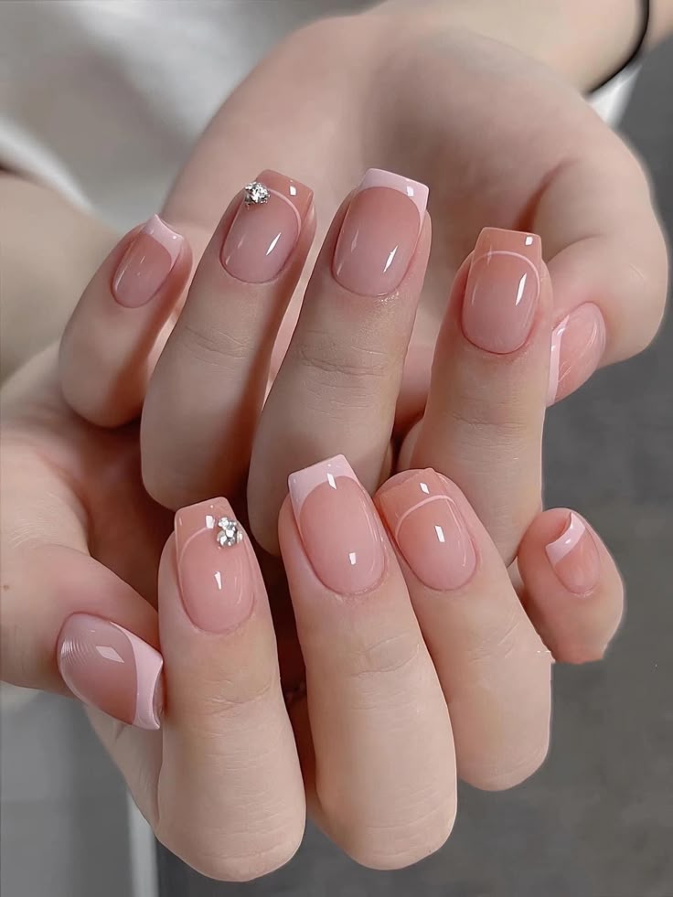 Uñas postizas tradicional con esmaltado tradicional