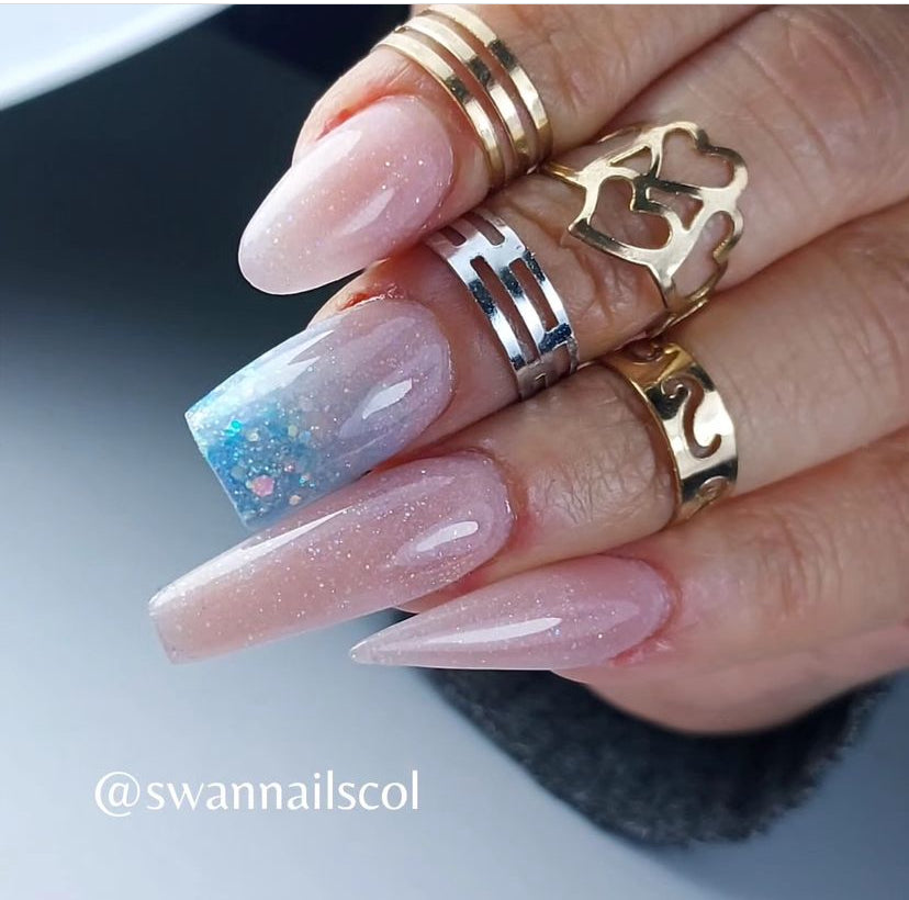Uñas acrílicas esmaltado semipermanente