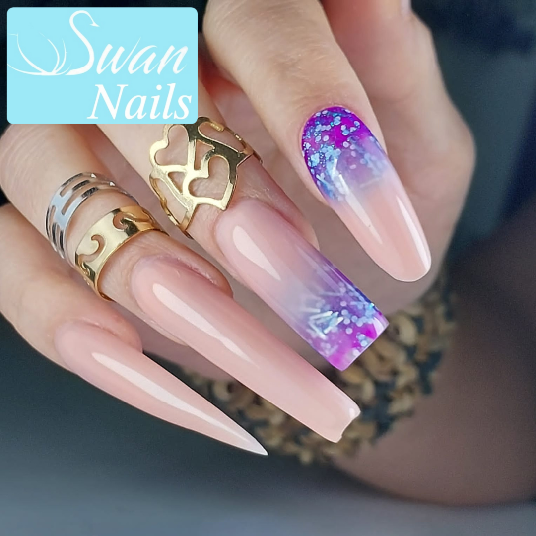 Uñas acrílicas esmaltado semipermanente
